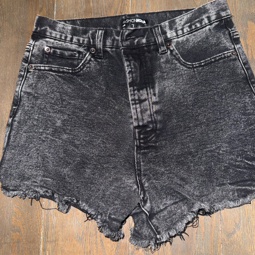 Fashion Nova Black Acid-Wash Frayed Denim Shorts